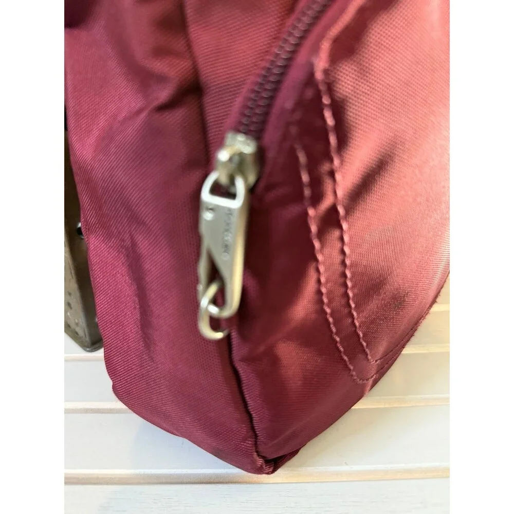Travelon RFID Anti-Theft Essential Messenger Bag - Maroon EUC